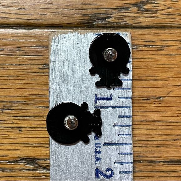 Madame Leota and haunted mansion stud earrings - Picture 7 of 15